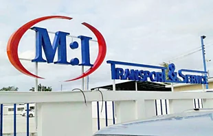 ป้ายชื่อบริษัทติดตั้งบนกำแพง MI Transport สัตหีบ